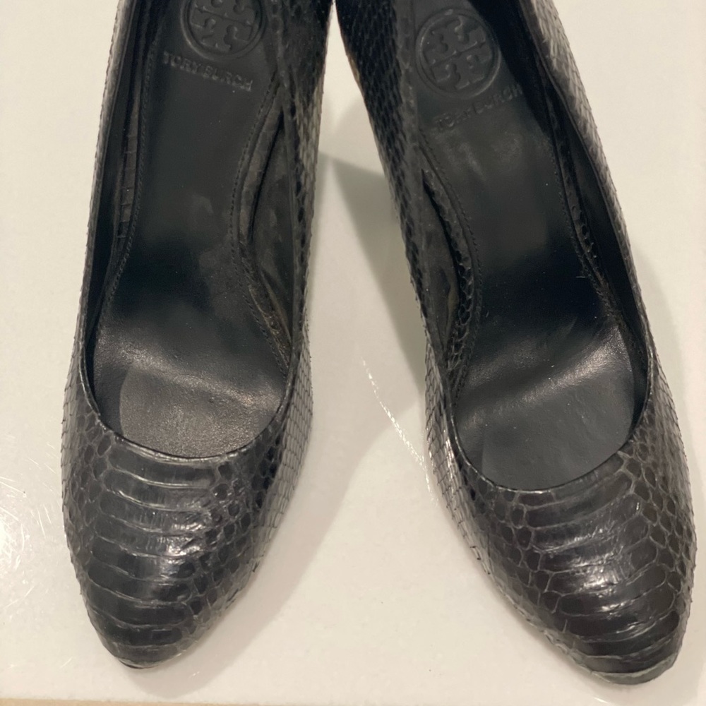 Tory Burch size 6.5 black snakeskin pumps with gold heels